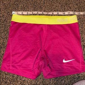 Women’s Nike Pro Size Medium Bright pink spandex